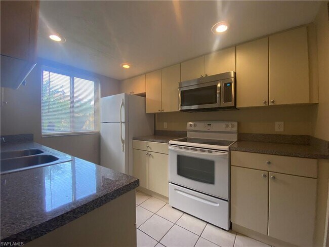 Building Photo - 12734 Kenwood Ln