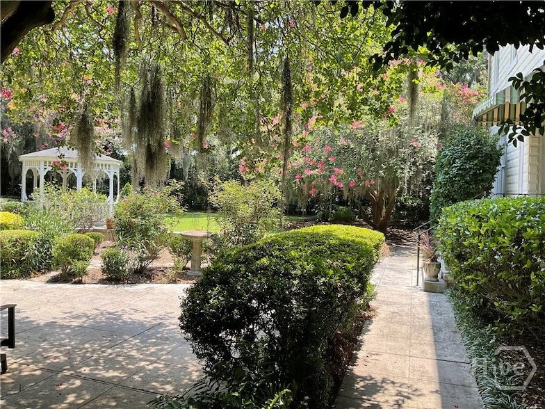 Foto del edificio - 920 E Victory Dr