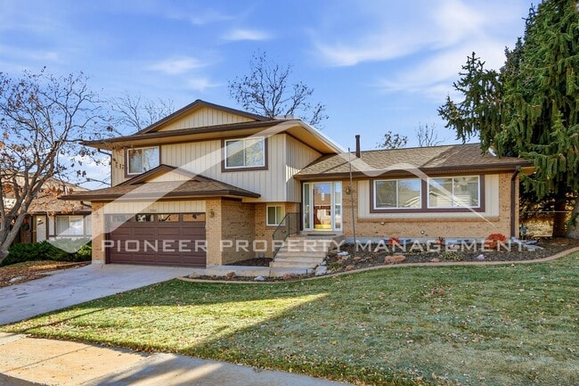 Photo - Spacious Home with 2 Car Garage and Centra...