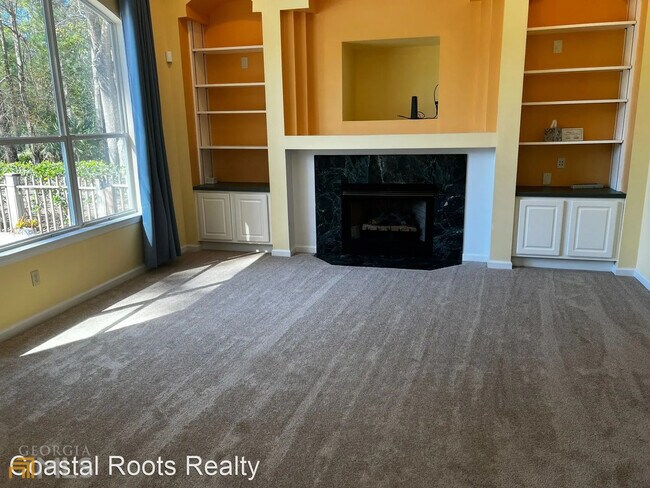 Building Photo - 205 Fairway Dr