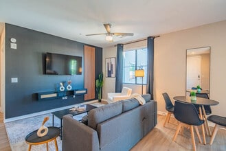 Building Photo - 730 E Marlette Ave