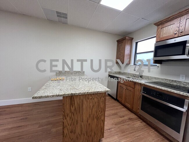 Foto del edificio - Completely Renovated and Updated 2/1 Apart...