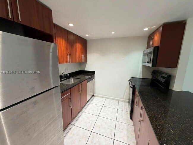 Foto del edificio - 1885 NE 121st St