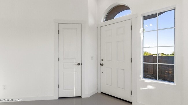 Foto del edificio - 574 Duchess Dr