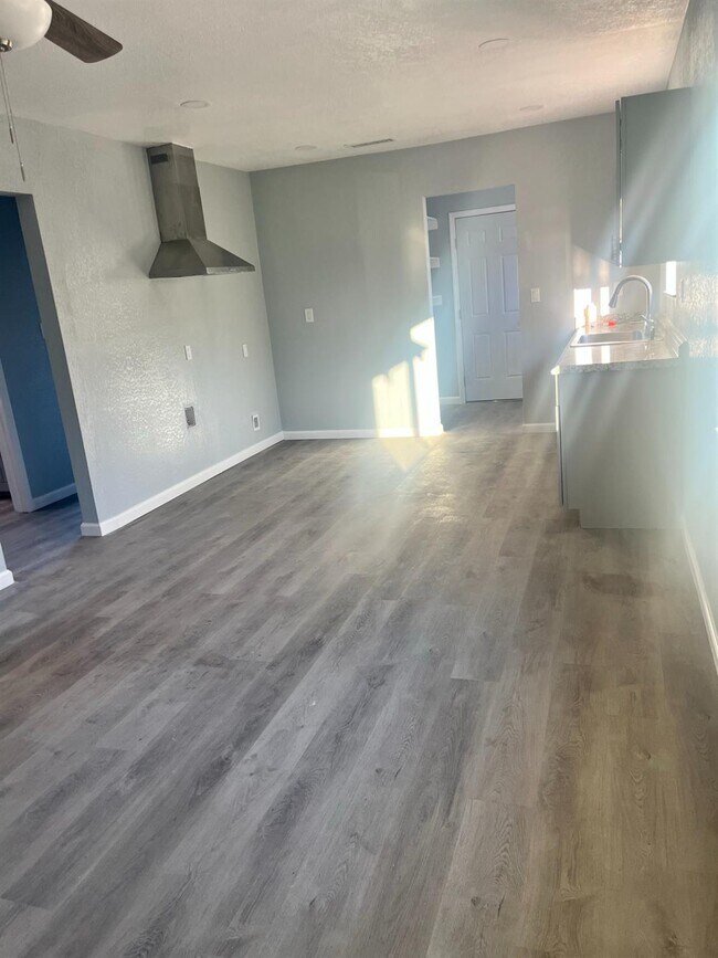 Foto del edificio - 392 N Ferger Ave