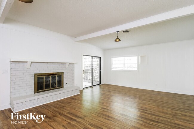 Building Photo - 2818 Posey Dr