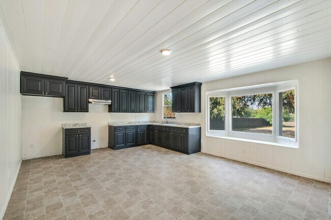 Building Photo - 8425 Redwood Ave