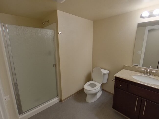 Foto del edificio - Large 5 Bedroom House in South Campus Area