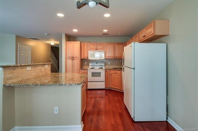 Building Photo - 11612 Rabbit Ridge Rd