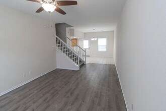 Building Photo - 5000 Derby Ridge Dr