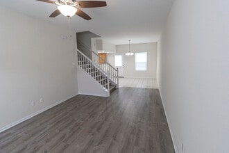 Building Photo - 5000 Derby Ridge Dr