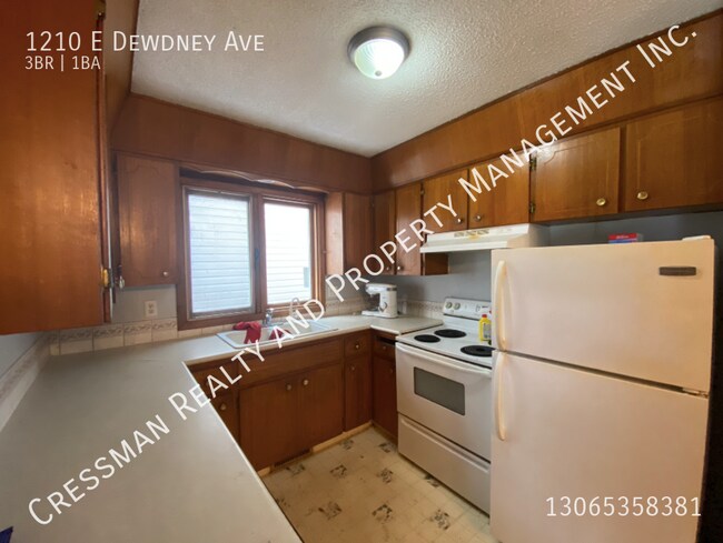 Photo du bâtiment - 3 bedroom, 1 Bathroom Duplex