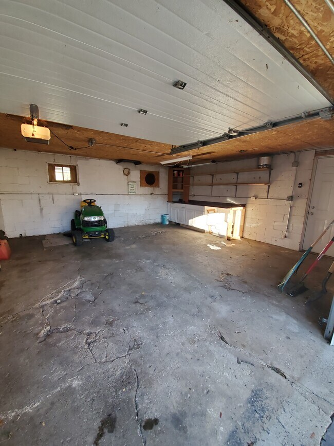 Building Photo - 555 Centreville St