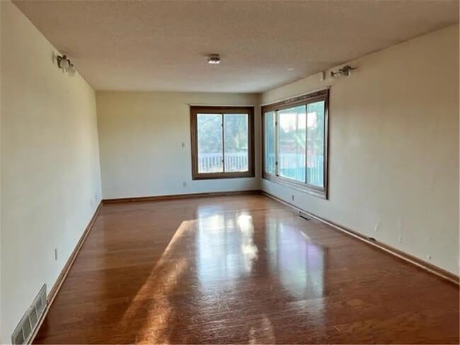 Foto del edificio - 15484 US-10