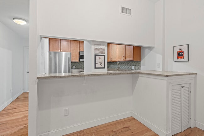 Building Photo - 187 Wayne St