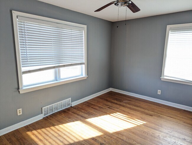 Building Photo - Gorgeous 4 Bed 2 Bath Rent Ready Home!