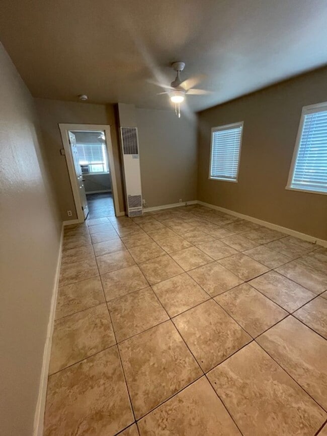 Building Photo - Cozy triplex unit, located in the Heart of...