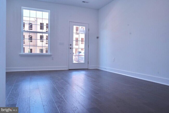 Foto del edificio - 123 Stoutsburg Blvd