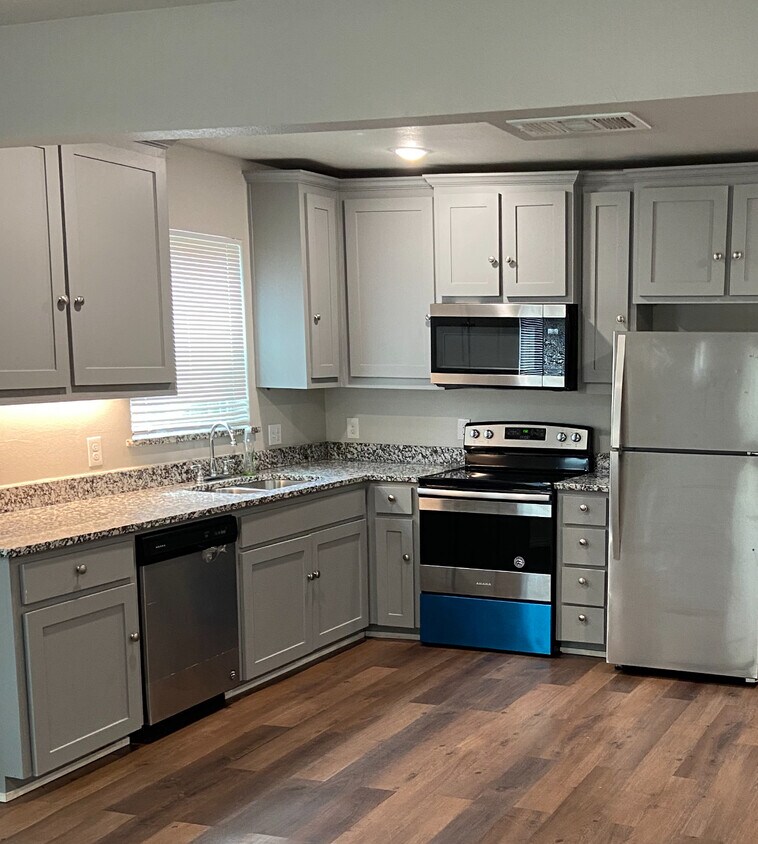 1813 Franklin St Unit D, Bonham, TX 75418 Apartments in Bonham, TX