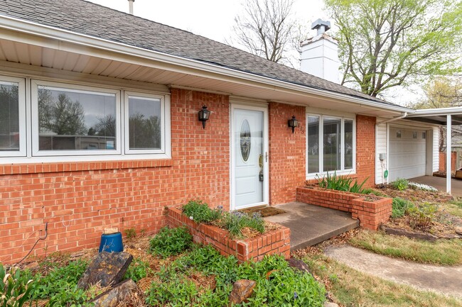 Building Photo - 3 Bed 3 Bath in Midwest City