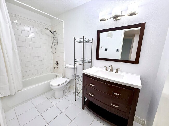 Foto del edificio - 2750 Holly Hall St