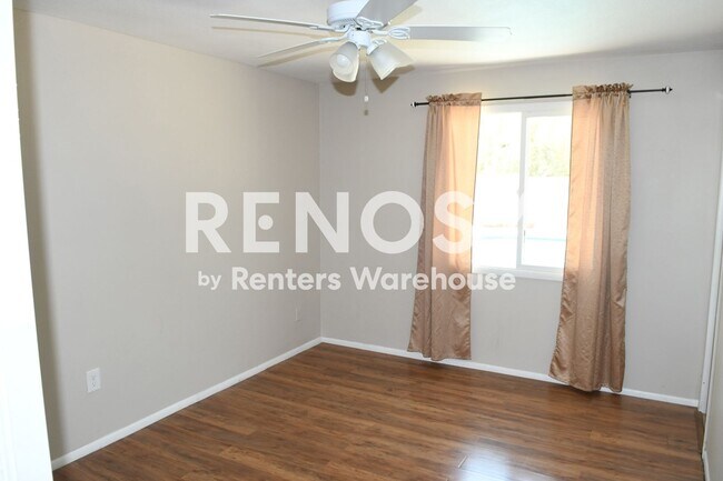 Foto del edificio - Updated 3 BD/2 BA/2 CG Home w/Pool Near Thunderbird & I-17 in Phoenix!