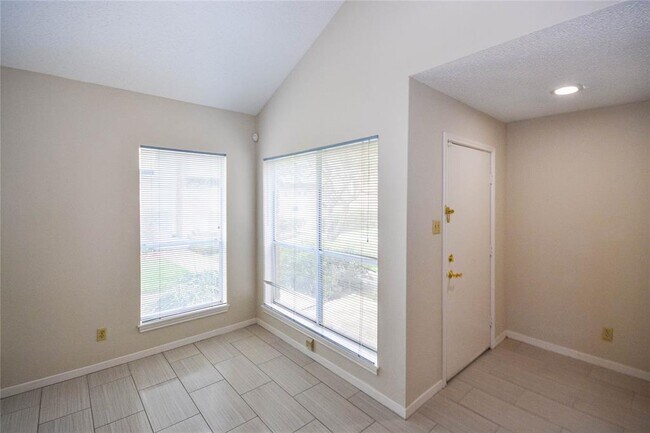 Foto del edificio - 9262 Westwood Village Dr