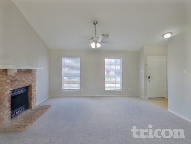 Foto del edificio - 3913 Big Leaf Ln
