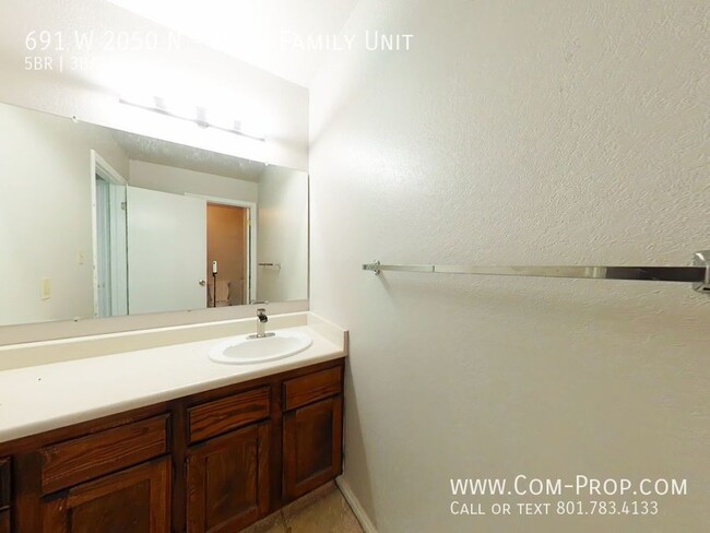 Building Photo - 691 W 2050 N