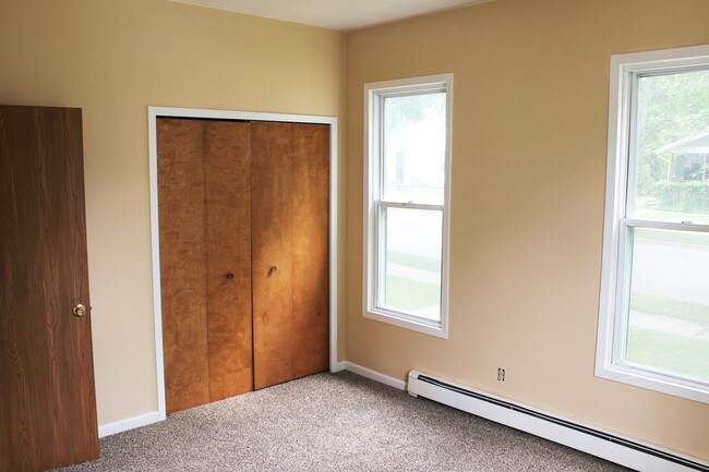 One of 3 rooms - 426 Merrick St