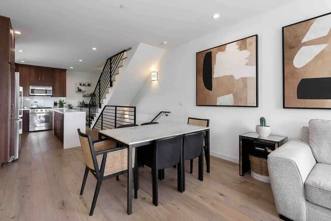 Building Photo - Modern Luxury Fully Furnished Townhome wit...