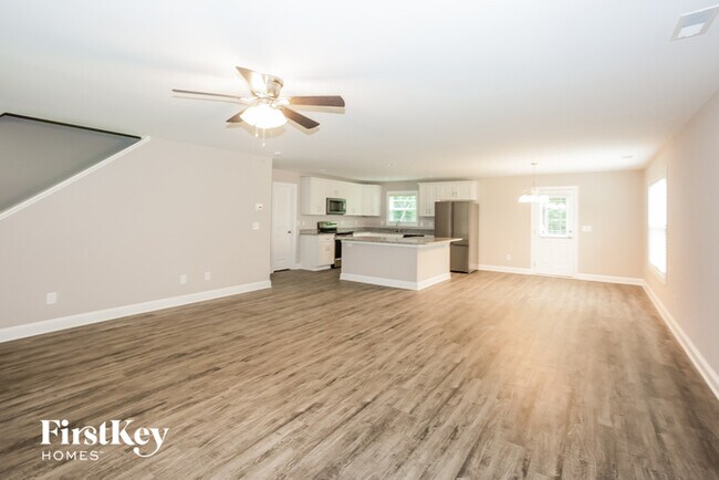 Building Photo - 667 White Oaks Rd