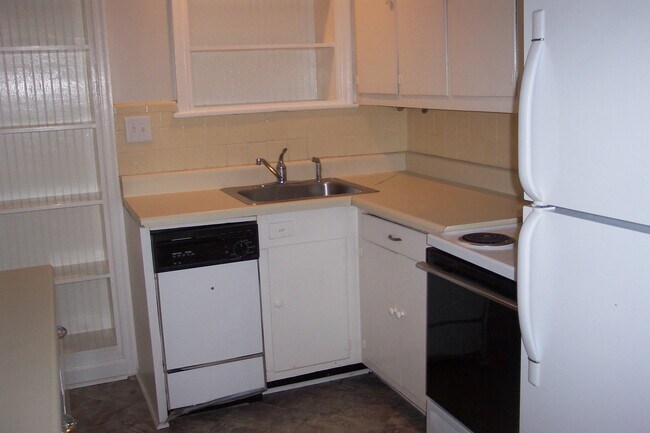Building Photo - 2004 Beechwood Ave