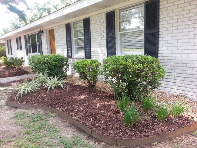 Building Photo - 817 Alice Dr