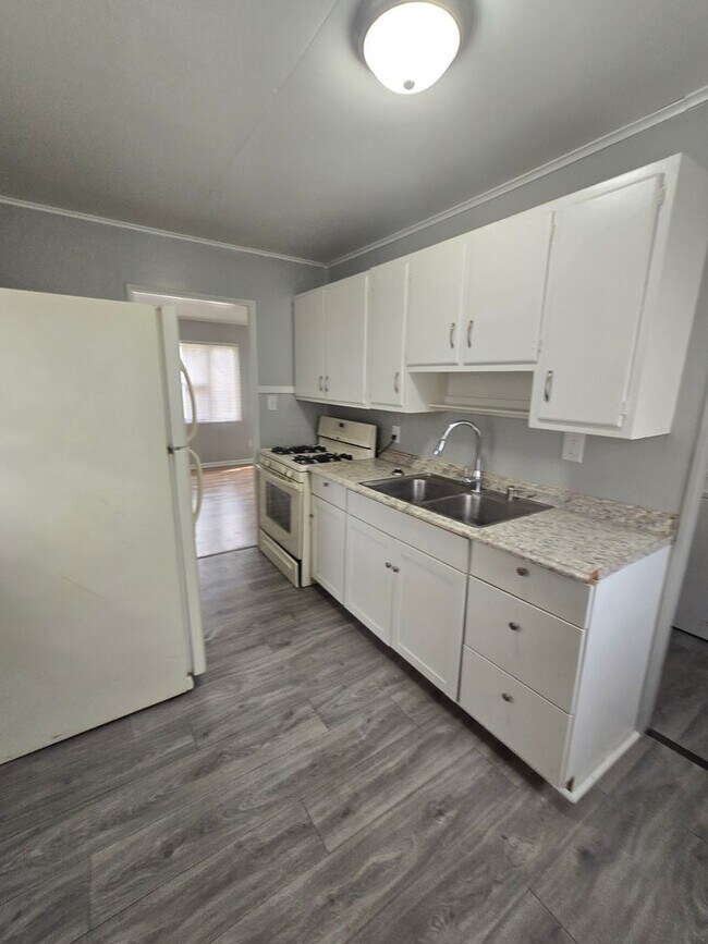 Foto del edificio - Westside Two Bedroom Home Located Near 21st and Concord