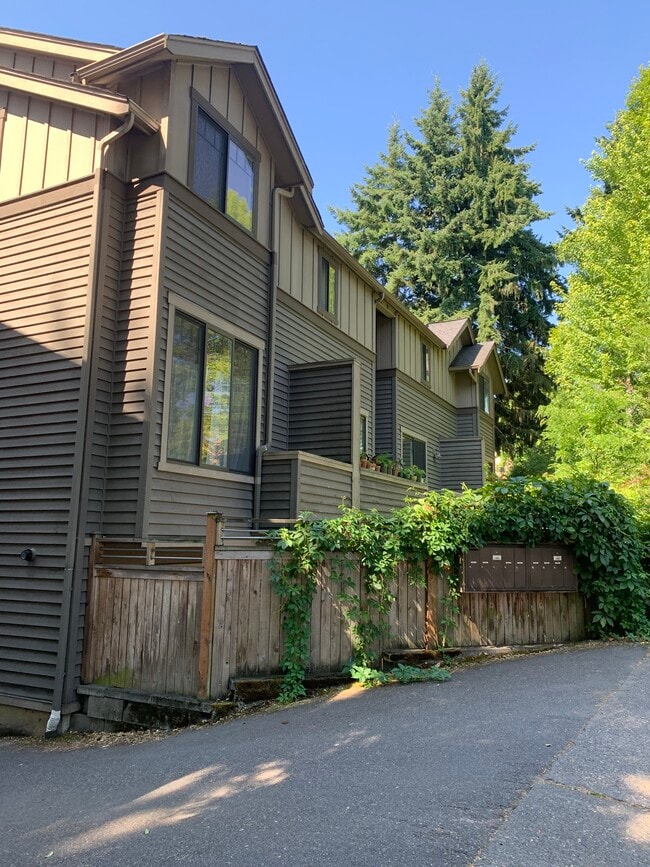 Building Photo - 1017 NE 125th St