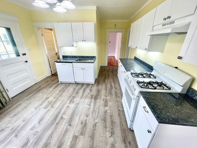 Foto del edificio - 22 Upson Ave