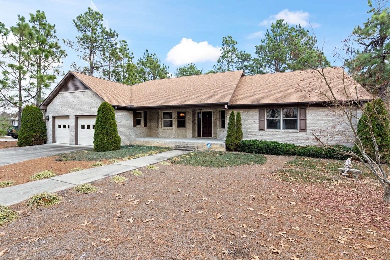 139 Hardee Ln, Whispering Pines, NC 28327 House Rental in Whispering