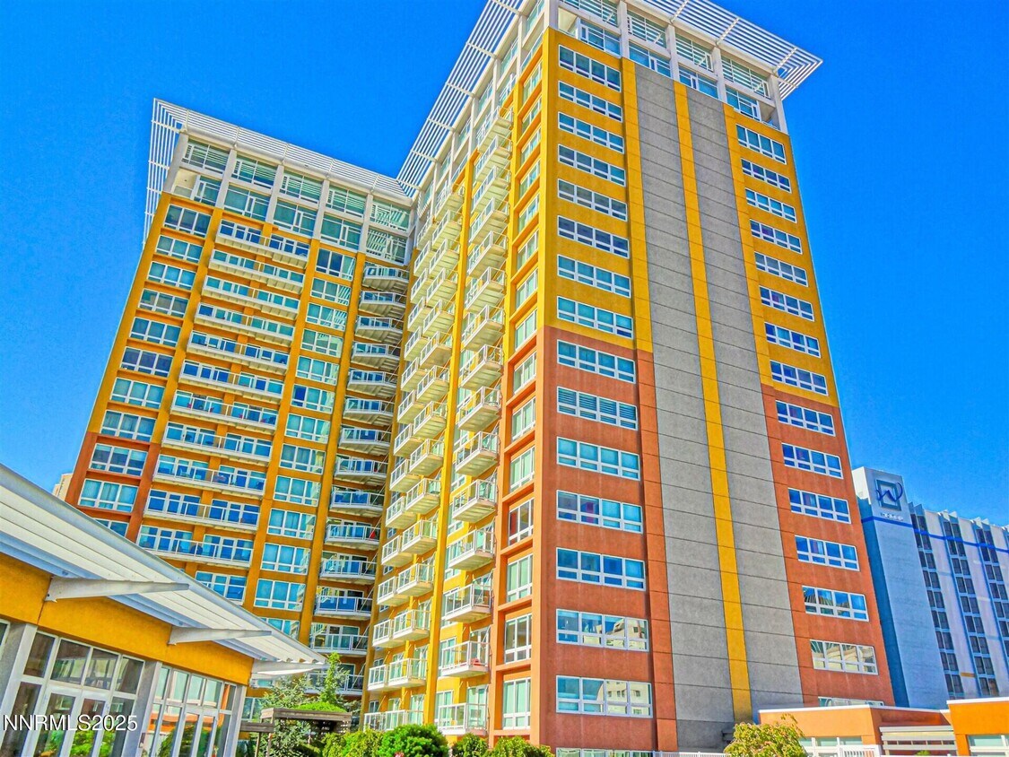 Foto principal - 255 N Sierra St