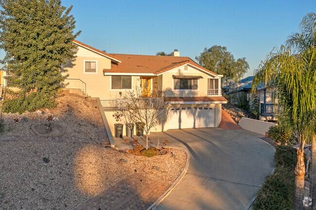 Front View - 29930 Mayflower Dr