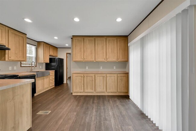 Foto del edificio - 20204 Sherwood Dr
