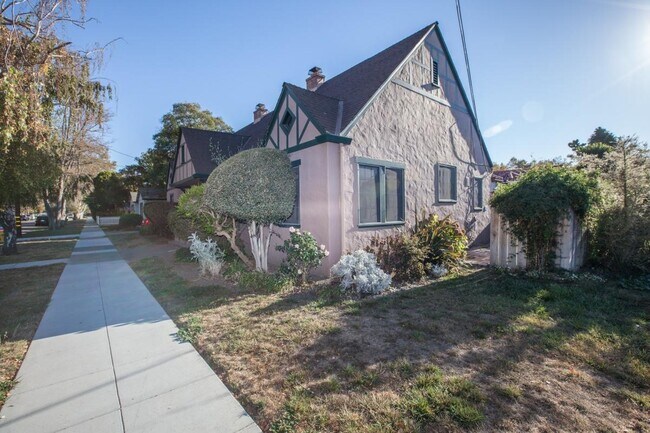 Building Photo - 997 N 3rd St