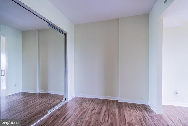 Foto del edificio - 805 N Howard St