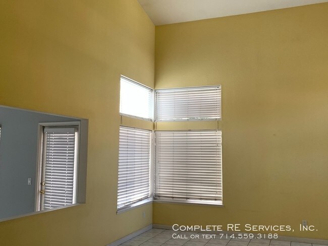 Building Photo - 10531 Greenacre Dr