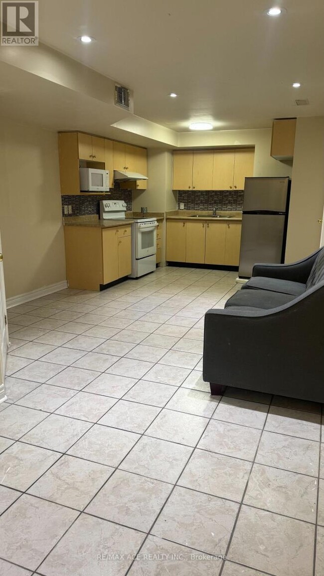 Building Photo - 3 Streamside Ln