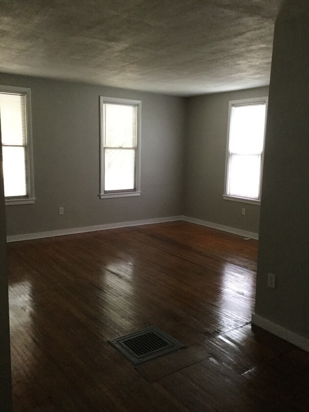 Foto principal - 117 E Morgan St