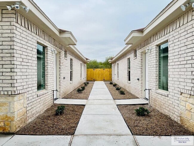 Foto del edificio - 1405 W Garfield Ave