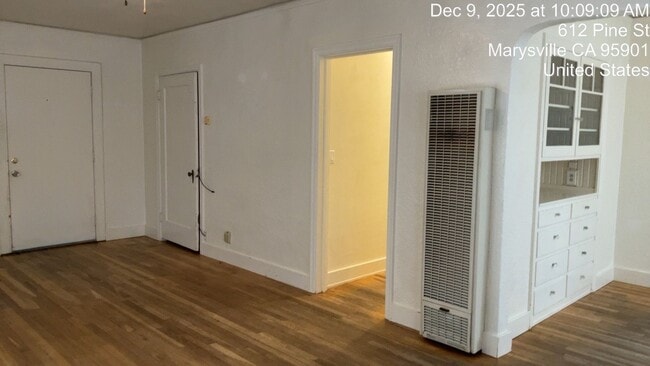 Building Photo - 1032