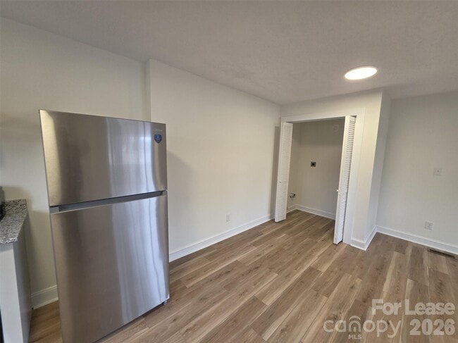 Foto del edificio - 1407 Sherwood Dr