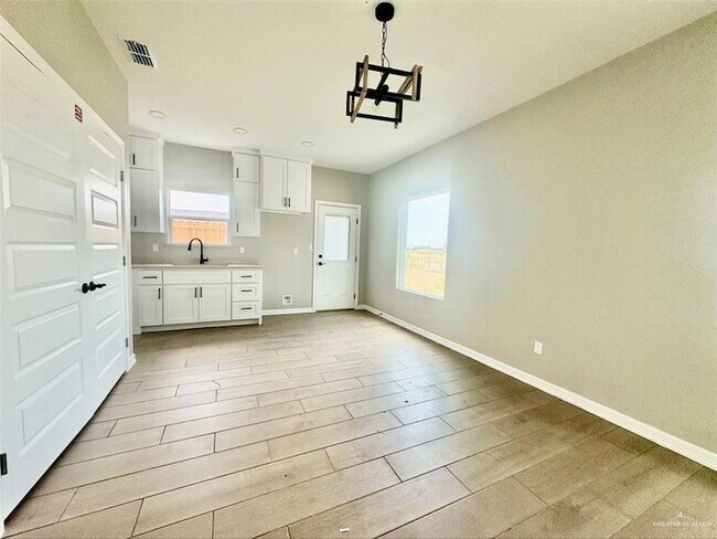 Foto del edificio - 913 E 13th St